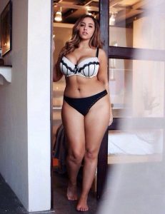 Jada-Sezer-hot-curvy-model