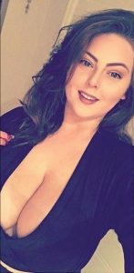 bbw-hottie-with-massive-clevage