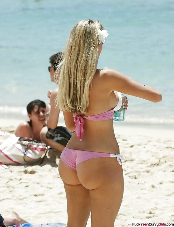 bikini-pawg-at-beach