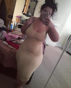 busty-thick-chubby-babe-selfie