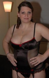 chubby-milf-in-lingerie