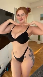 Curvy And Cute Goth Babe In Her Underwear