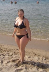 curvy-bbw-at-beach