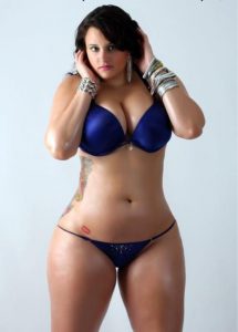 curvy-bikini-babe