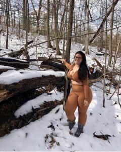 curvy-cutie-in-glasses