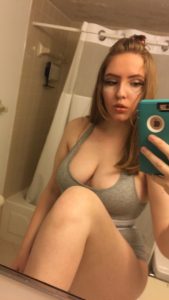 hot-big-boob-girl-selfie-02