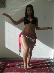 sexy-bellydancer-wide-hips-thick-thighs