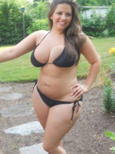 sexy-chubby-in-bikini