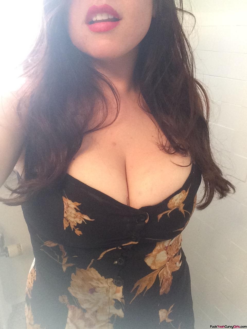 curvy amateur milf bra cleavage selfie sex scene