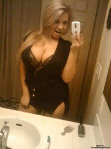 thick-and-busty-sex-self-shot-amateur