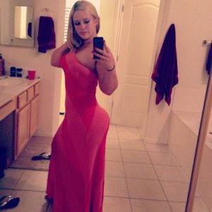 thick-blonde-dress-selfie