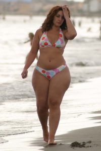 thick-chick-on-the-beach