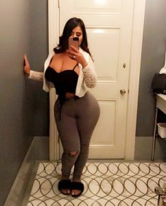 thick-curvy-selfie-01