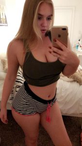 thick-french-girl-selfie-07