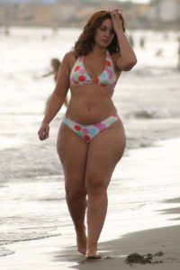 thick-girl-in-bikini