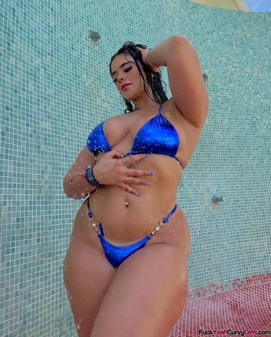 wet-curvy-thick-bikini-model