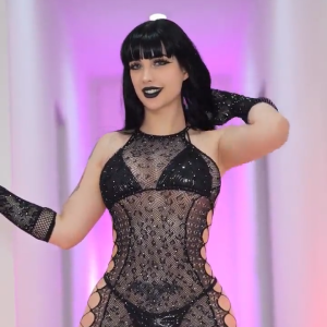 hot-thick-goth-babe