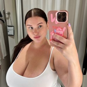 huge-natural-tits-cleavage-selfie